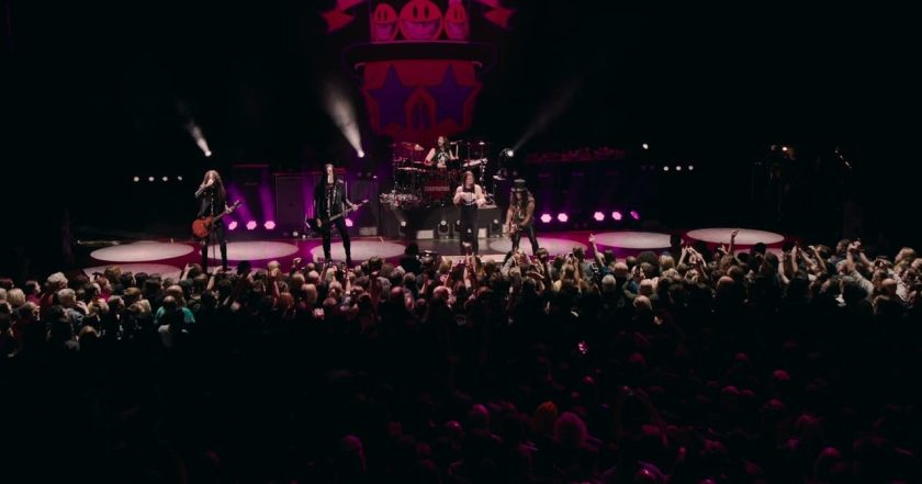 Slash featuring Myles Kennedy & The Conspirators - Living The Dream Tour