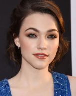 Violett Beane