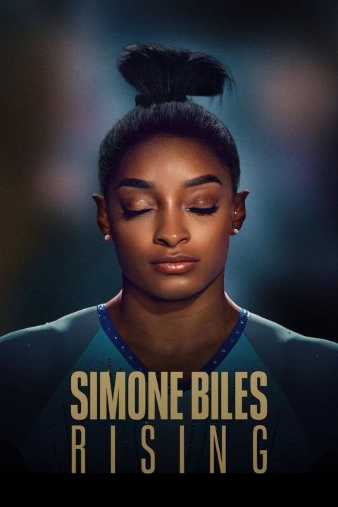 Simone Biles se zvedá