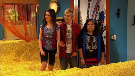 Austin a Ally - myTAB & papoušek