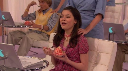 iCarly - iCarly zvažuje změnu školy