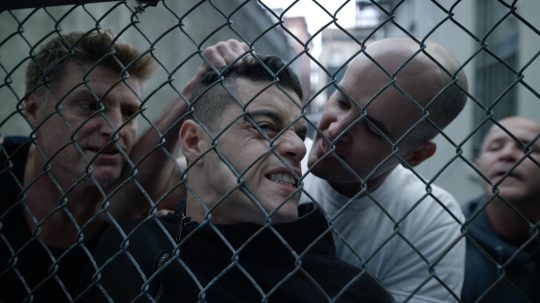 Mr. Robot - d2.5_pod4ni_ruky.sme