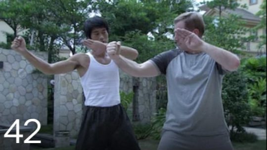 Legenda jménem Bruce Lee – Ocelová pěst - 42. epizoda