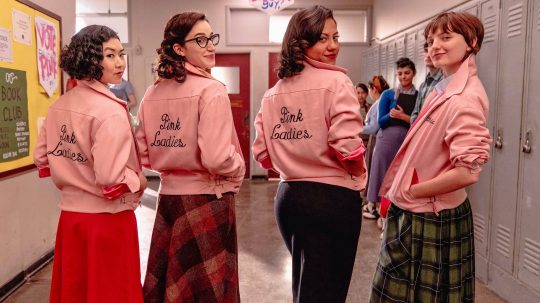 Grease: Rise of the Pink Ladies - Růžová nevinnosti nesluší