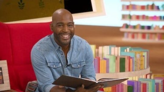 Knihovnička - Karamo Brown čte „Perfektní stvoření“