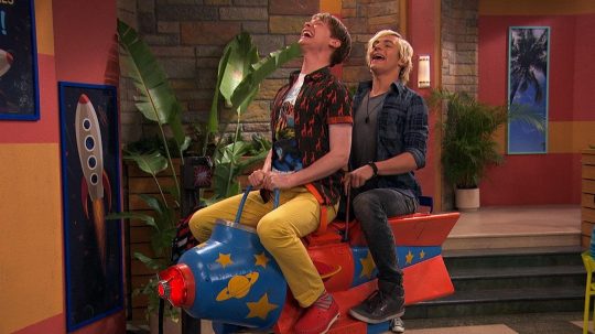 Austin a Ally - Rány osudu & rakety