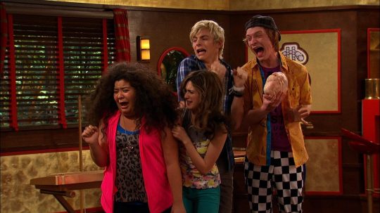 Austin a Ally - Prázdniny a allygátoři