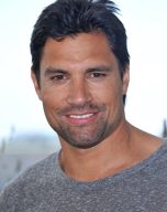 Manu Bennett