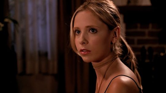 Buffy, přemožitelka upírů - Pod tebou