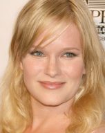 Nicholle Tom